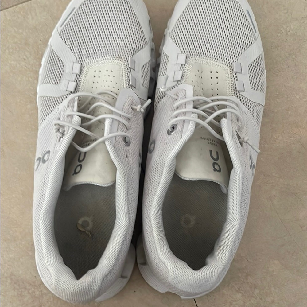 On Running White Athletic Shoes with Cushioned Sole - Picture 3 of 4
